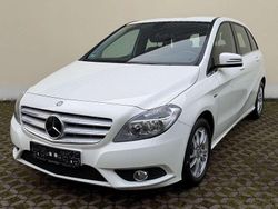 Weiß Gebraucht 2012 Mercedes B180 Van / Kleinbus | 12.990 € (Fairer Preis)