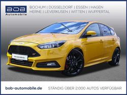 Gelb/orange (gelb) Gebraucht 2017 Ford Focus ST-Line Limousine | 14.888 € (Fairer Preis)