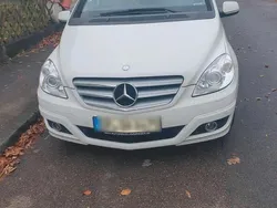 Weiß Gebraucht 2009 Mercedes B150 Van / Kleinbus | 4.700 € (Fairer Preis)