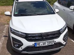 Weiß Gebraucht 2022 Dacia Sandero Essentiel Kleinwagen | 13.000 € (Guter Preis)