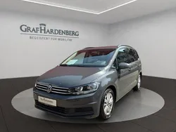 Grau Gebraucht 2024 VW Touran Comfortline Van / Kleinbus | 32.444 € (Fairer Preis)