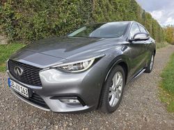 Grau Gebraucht 2016 Infiniti Q30 Kleinwagen | 11.900 €