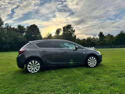 Grau Gebraucht 2012 Opel Astra Edition Limousine | 4.000 € (Fairer Preis)