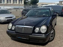 Blau Gebraucht 1998 Mercedes E240 Elegance Limousine | 2.850 € (Etwas zu teuer)