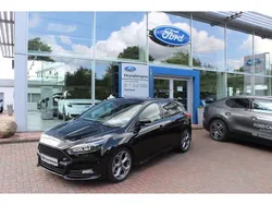Schwarz Gebraucht 2017 Ford Focus ST Limousine | 16.450 € (Fairer Preis)