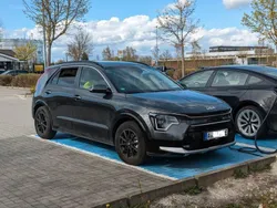 Grau Gebraucht 2022 Kia Niro Spirit SUV | 29.800 € (Fairer Preis)