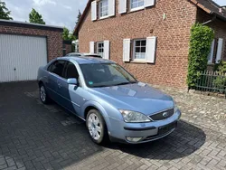 Blau Gebraucht 2004 Ford Mondeo Ghia Limousine | 1.499 € (Fairer Preis)