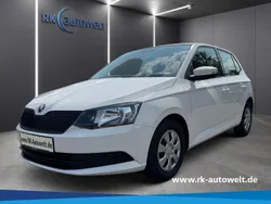 Weiss Gebraucht 2018 Skoda Fabia Active Limousine | 8.970 € (Guter Preis)