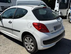 Weiß Gebraucht 2007 Peugeot 207 Kleinwagen | 950 €