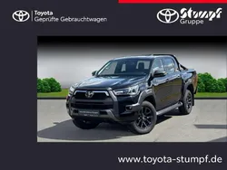 Tiefschwarz mica metallic Gebraucht 2023 Toyota HiLux Basis Abholung | 51.490 € (Etwas zu teuer)