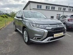 Grau Gebraucht 2020 Mitsubishi Outlander P-HEV Top SUV | 23.990 € (Teuer)