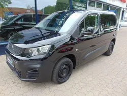 Schwarz Gebraucht 2023 Peugeot Partner Premium Van / Kleinbus | 18.890 € (Fairer Preis)