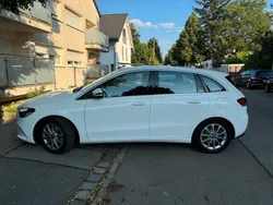 Weiß Gebraucht 2019 Mercedes B250 Van / Kleinbus | 29.000 € (Etwas zu teuer)