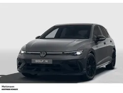 Schwarz (delfingrau metallic schwarz uni) Neu 2025 VW Golf Black Edition Coupé | 59.470 €