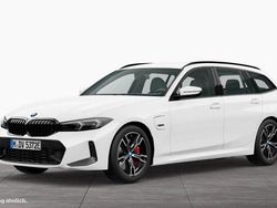 Weiß Gebraucht 2023 BMW 320e M Sport Kombi | 33.490 € (Etwas zu teuer)