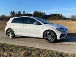 Weiß Gebraucht 2018 VW Golf VII R-line Limousine | 15.400 € (Fairer Preis)