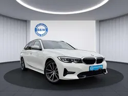 Alpinweiss iii Gebraucht 2021 BMW 320e Sport Line Kombi | 23.999 € (Guter Preis)