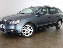 Grau Gebraucht 2013 Skoda Superb Kombi | 10.990 € (Teuer)