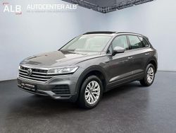Grau Gebraucht 2023 VW Touareg Basis SUV | 48.990 € (Teuer)
