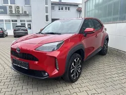 Rot Gebraucht 2022 Toyota Yaris Cross Team SUV | 26.890 € (Fairer Preis)