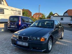 Blau Gebraucht 1997 BMW 320 Limousine | 4.500 € (Guter Preis)