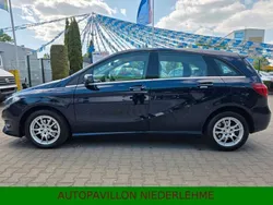 Cavansitblau metalliclack 89 Gebraucht 2017 Mercedes B220 Van / Kleinbus | 19.980 € (Fairer Preis)