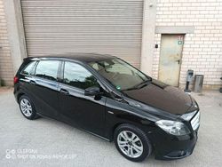 Schwarz Gebraucht 2012 Mercedes B200 Van / Kleinbus | 5.800 € (Fairer Preis)