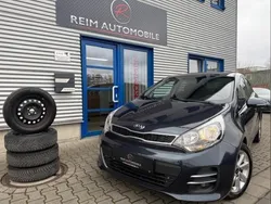 Blau Gebraucht 2015 Kia Rio DREAM-TEAM Edition Kleinwagen | 8.950 € (Etwas zu teuer)
