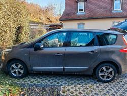 Braun Gebraucht 2012 Renault Scénic Bose Edition Van / Kleinbus | 5.450 €