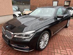 Black sapphire metallic Gebraucht 2016 BMW 730 Limousine | 21.950 € (Guter Preis)