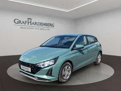 Mangrove green / mic Gebraucht 2025 Hyundai i20 Select Limousine | 19.990 € (Fairer Preis)