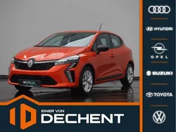 Orange Gebraucht 2024 Renault Clio V Evolution Limousine | 15.890 € (Fairer Preis)