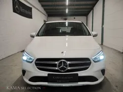 Weiß Gebraucht 2020 Mercedes B200 Style Van / Kleinbus | 22.990 € (Fairer Preis)