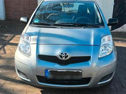 Silber Gebraucht 2009 Toyota Yaris Kleinwagen | 2.600 € (Fairer Preis)