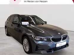 Mineralgrau metallic Gebraucht 2021 BMW 330e Sport Line Kombi | 23.690 € (Fairer Preis)
