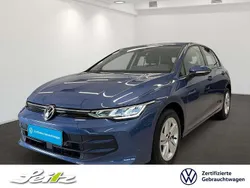 Blau Gebraucht 2024 VW Golf VIII Life Limousine | 25.649 € (Guter Preis)