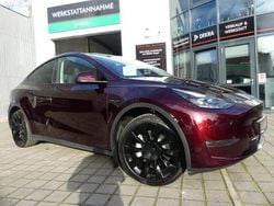 Rot (metallic) Gebraucht 2024 Tesla Model Y SUV | 38.600 € (Guter Preis)