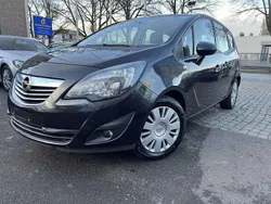 Schwarz Gebraucht 2012 Opel Meriva Edition Van / Kleinbus | 5.699 € (Fairer Preis)