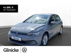 Mondsteingrau Gebraucht 2021 VW Golf VIII Life Limousine | 21.300 € (Fairer Preis)