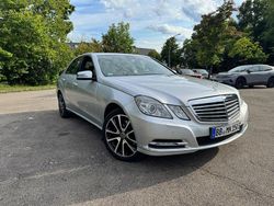 Silber Gebraucht 2012 Mercedes E250 Elegance Limousine | 12.999 € (Fairer Preis)
