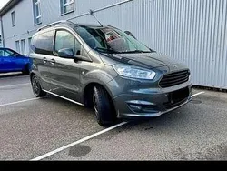 Grau Gebraucht 2015 Ford Tourneo Courier Titanium Van / Kleinbus | 9.500 € (Teuer)