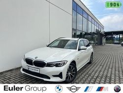 Weiss Gebraucht 2022 BMW 330e Sport Line Kombi | 28.966 € (Fairer Preis)