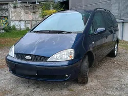 Blau Gebraucht 2001 Ford Galaxy Van / Kleinbus | 3.299 €
