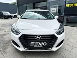Weiß Gebraucht 2016 Hyundai i40 Trend Limousine | 7.400 € (Guter Preis)