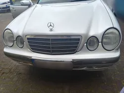 Silber Gebraucht 2003 Mercedes E220 Classic Kombi | 2.000 € (Guter Preis)