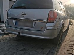 Silber Gebraucht 2005 Opel Astra Kombi | 1.490 €