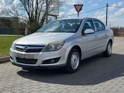 Grau Gebraucht 2009 Opel Astra Edition Limousine | 3.499 € (Fairer Preis)