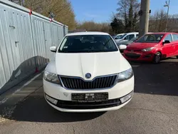 Weiß Gebraucht 2014 Skoda Rapid Limousine | 3.890 € (Etwas zu teuer)