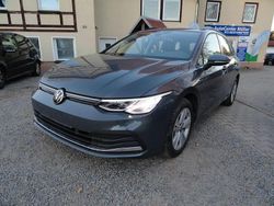 Grau Gebraucht 2021 VW Golf VIII Life Kombi | 15.995 € (Fairer Preis)