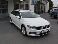 Weiß Gebraucht 2022 VW Passat Business Limousine | 20.990 € (Guter Preis)